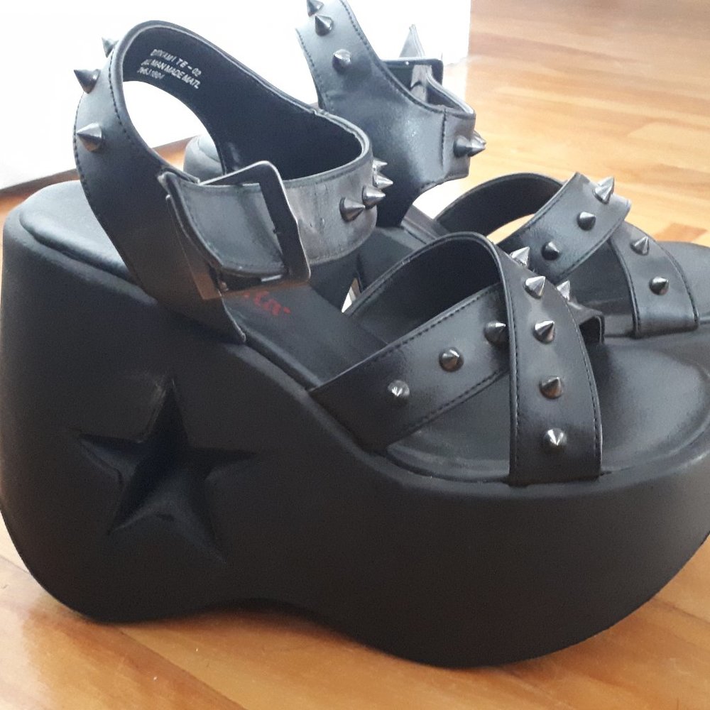 Demonia Dynamite - like new